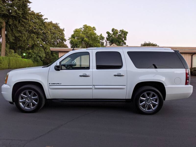 2008-gmc-yukon-xl-denali-awd-4dr-suv (1)