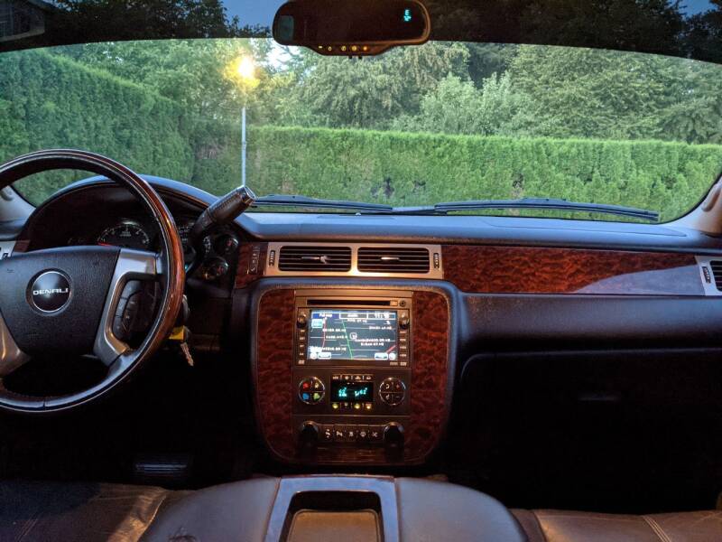 2008-gmc-yukon-xl-denali-awd-4dr-suv (8)