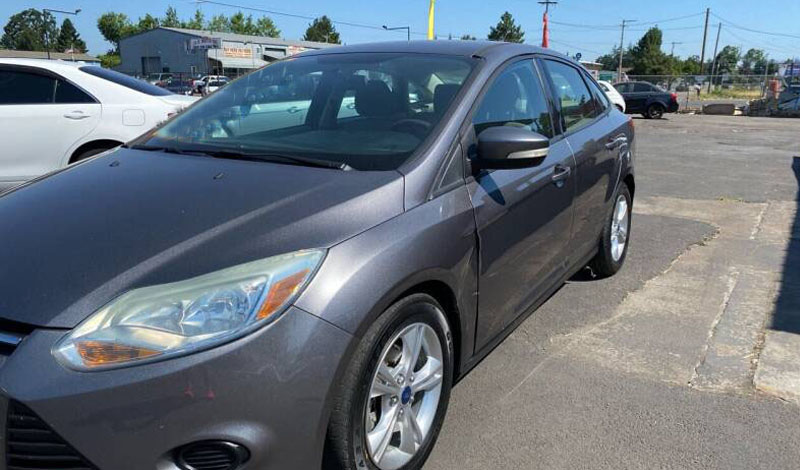 2014-ford-focus-se-4dr-sedan (2)