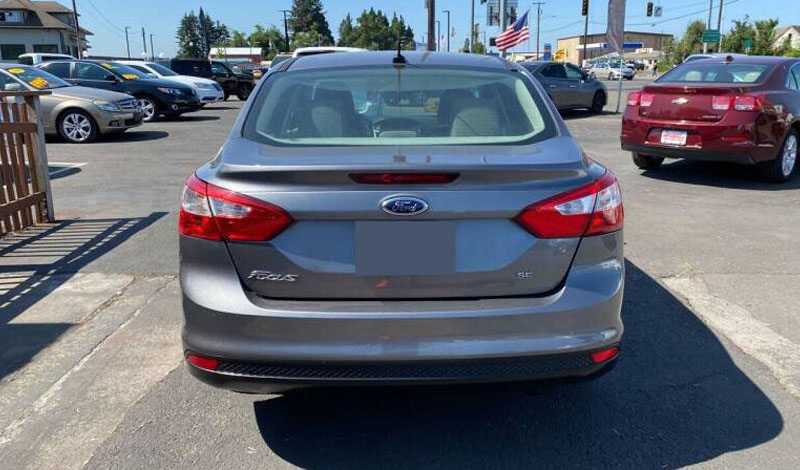 2014-ford-focus-se-4dr-sedan (5)